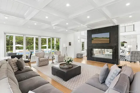 4 Heatherwood Lane Quogue NY 11959