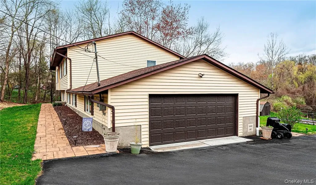 26 Waterbury Road Warwick NY 10990