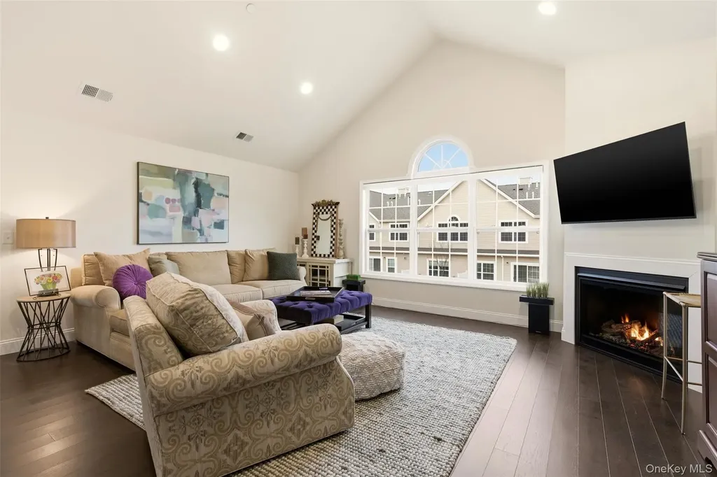 28 Steven Circle Dix Hills NY 11746
