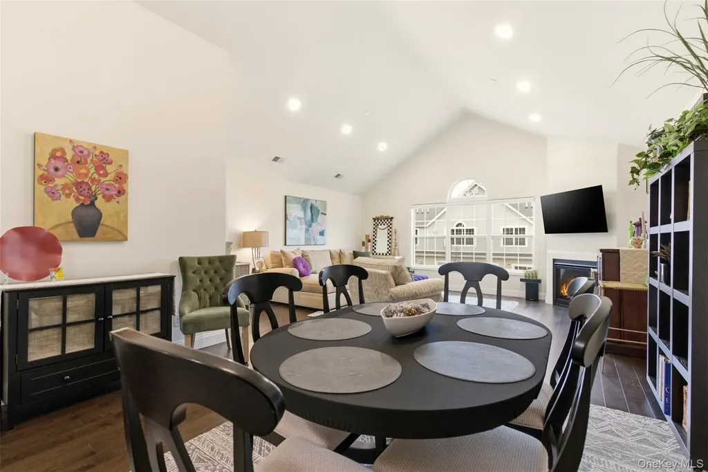 28 Steven Circle Dix Hills NY 11746