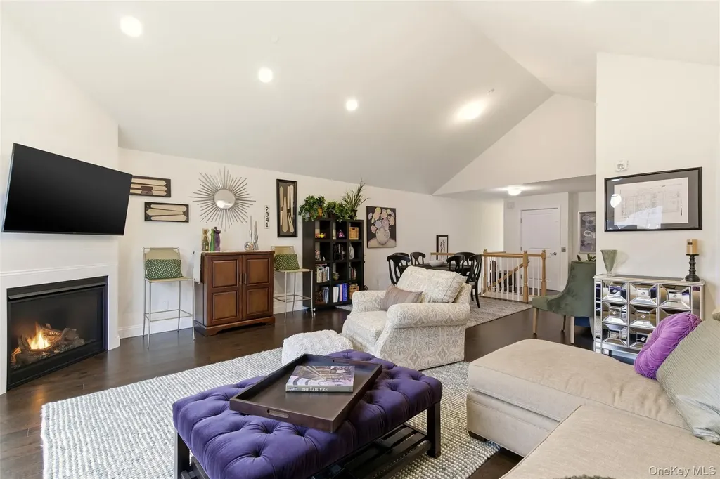 28 Steven Circle Dix Hills NY 11746