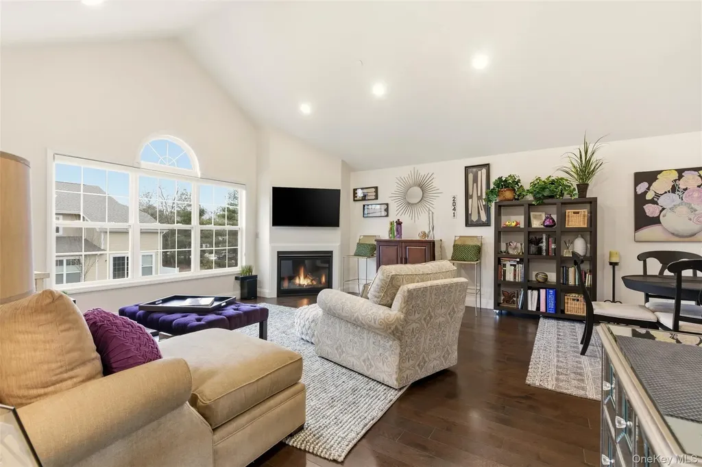 28 Steven Circle Dix Hills NY 11746