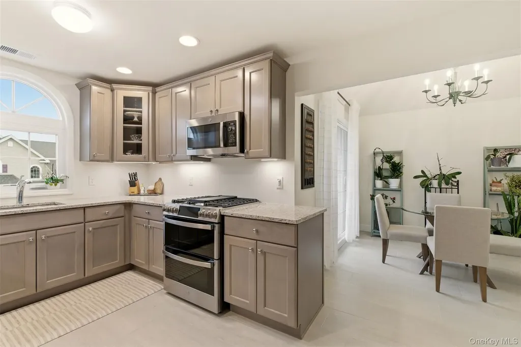 28 Steven Circle Dix Hills NY 11746