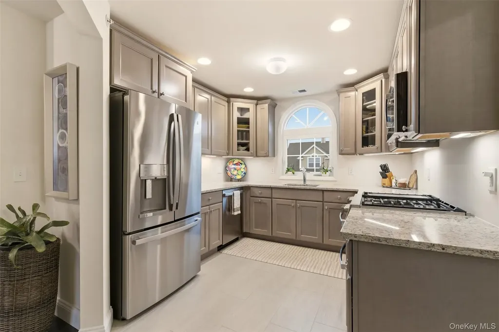 28 Steven Circle Dix Hills NY 11746