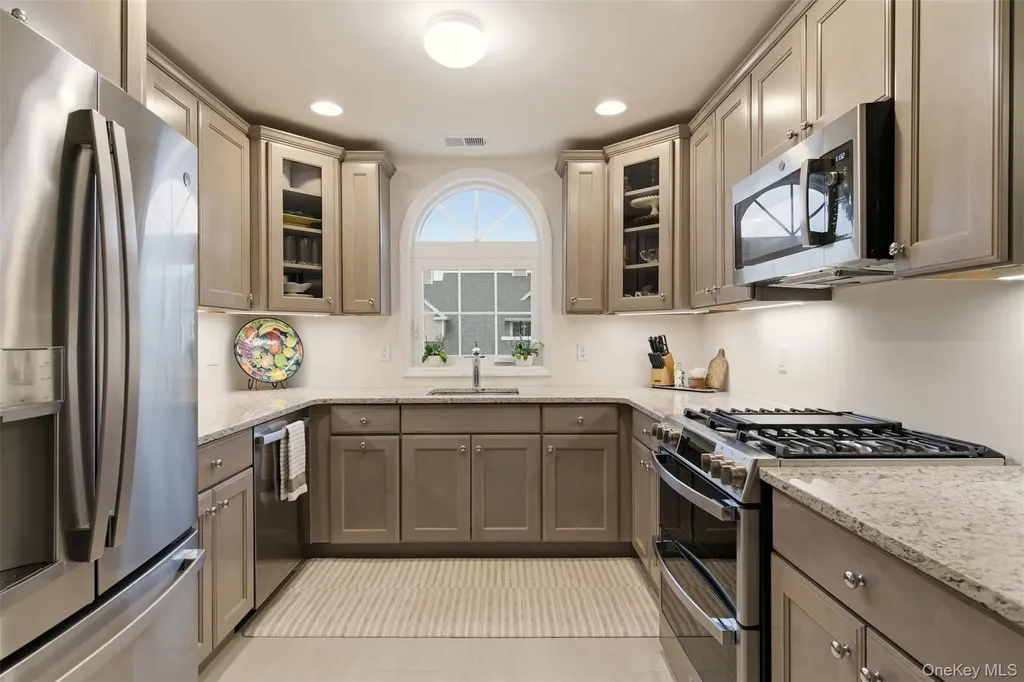28 Steven Circle Dix Hills NY 11746