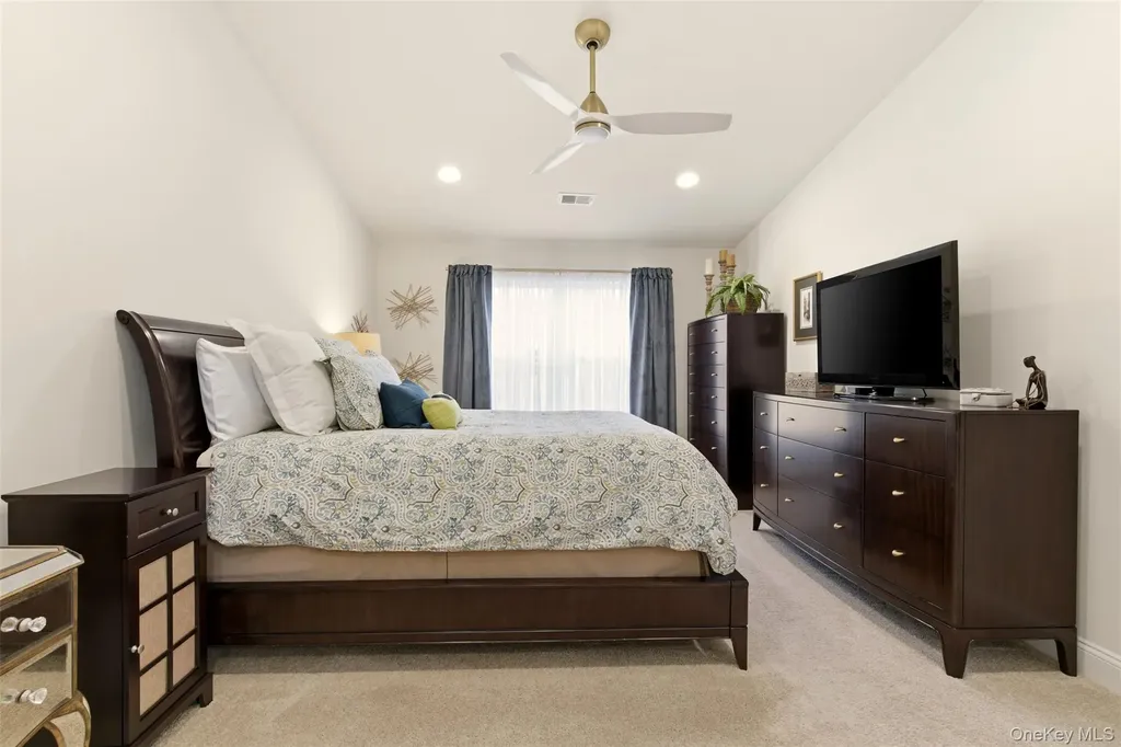 28 Steven Circle Dix Hills NY 11746