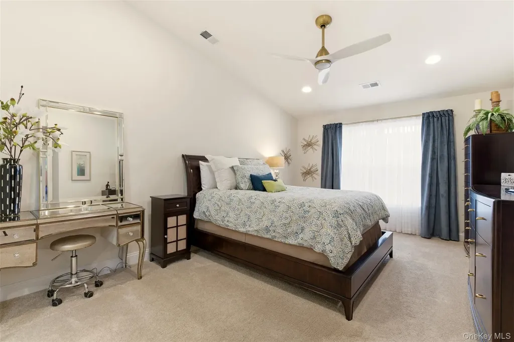 28 Steven Circle Dix Hills NY 11746