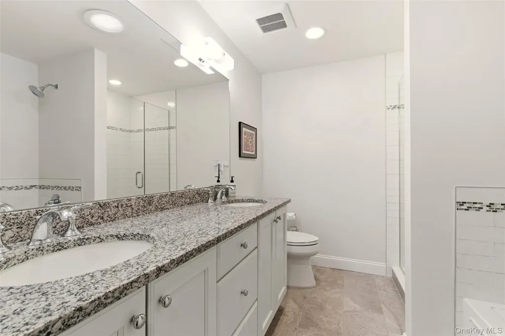 28 Steven Circle Dix Hills NY 11746