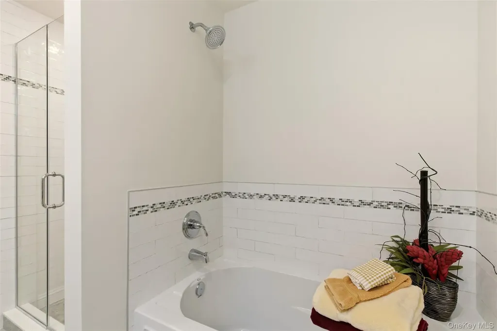 28 Steven Circle Dix Hills NY 11746