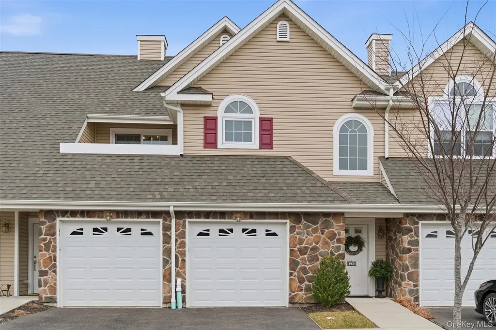 28 Steven Circle Dix Hills NY 11746