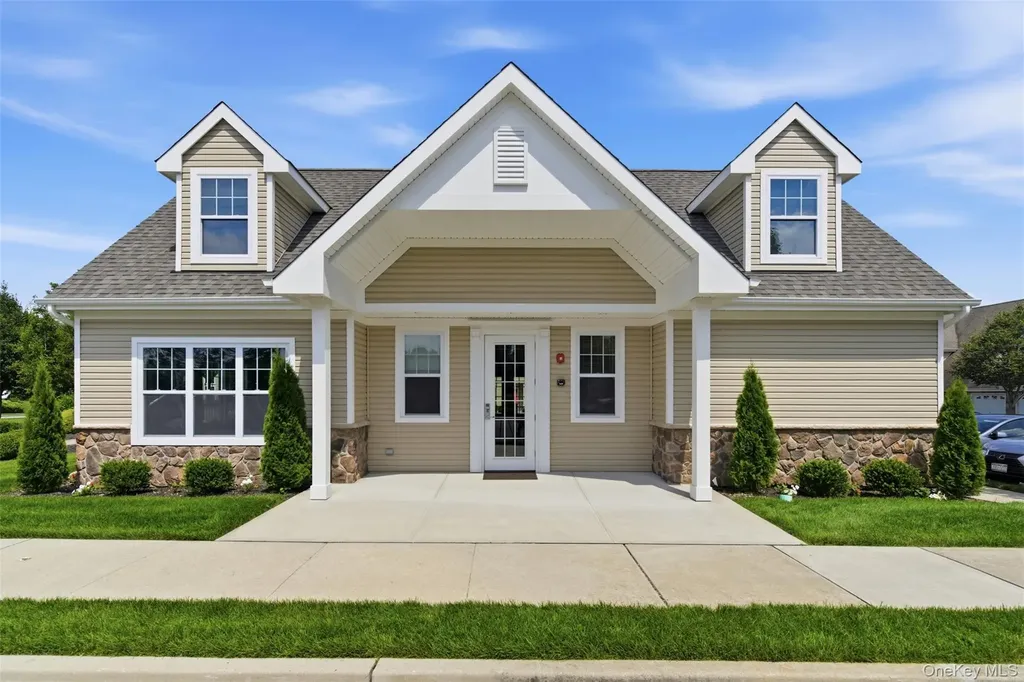 28 Steven Circle Dix Hills NY 11746
