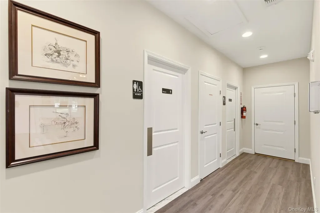 28 Steven Circle Dix Hills NY 11746