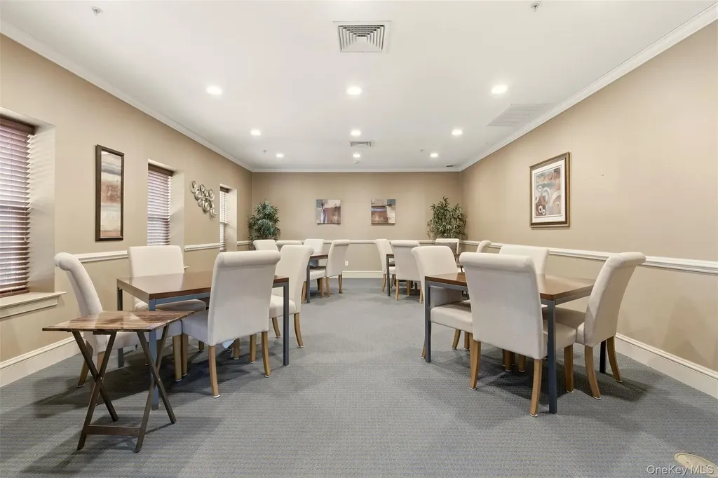 28 Steven Circle Dix Hills NY 11746