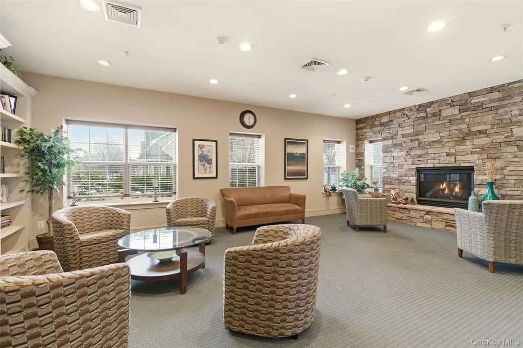 28 Steven Circle Dix Hills NY 11746