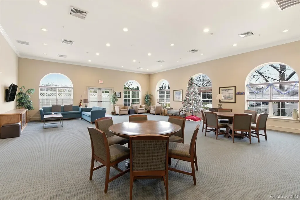 28 Steven Circle Dix Hills NY 11746