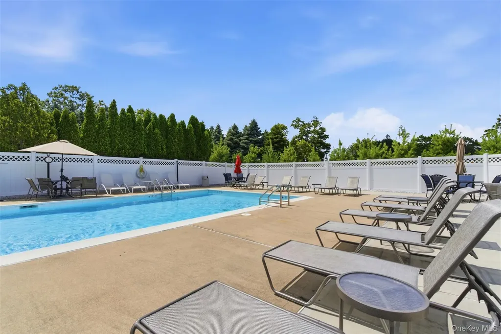 28 Steven Circle Dix Hills NY 11746