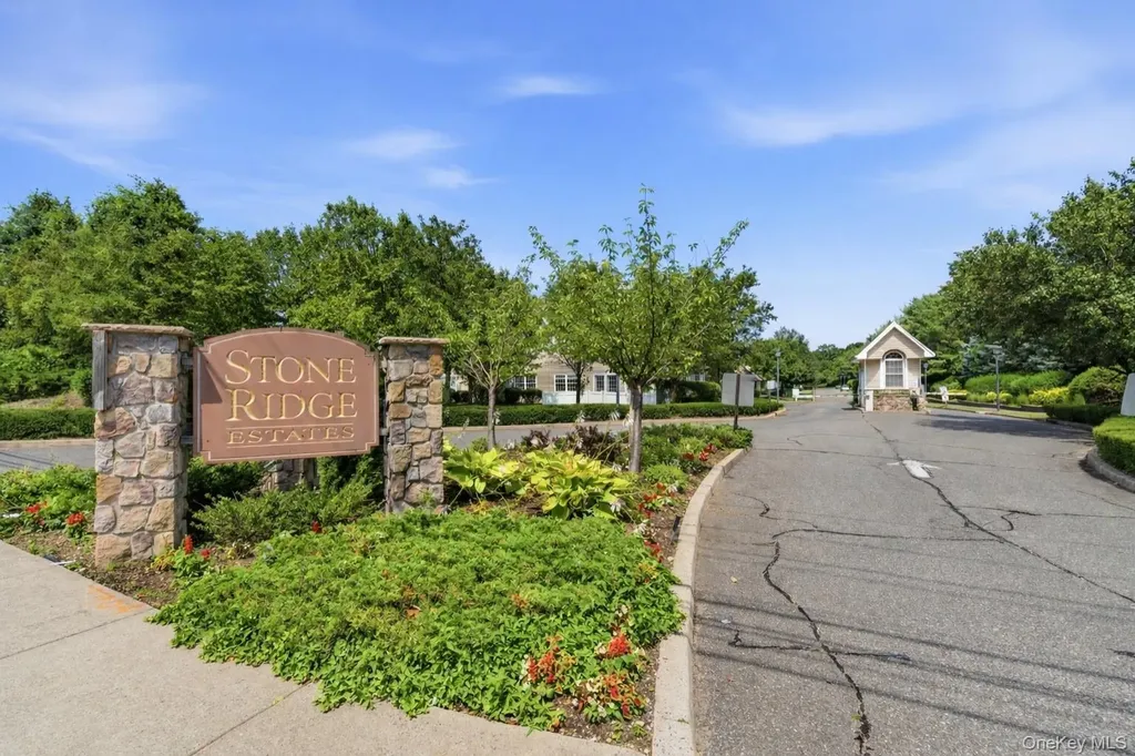 28 Steven Circle Dix Hills NY 11746