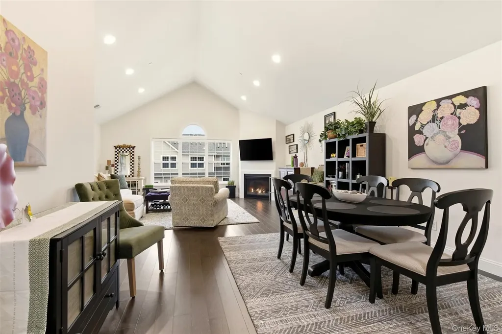 28 Steven Circle Dix Hills NY 11746