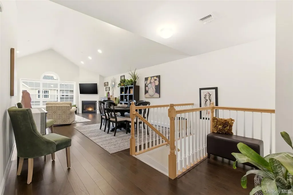 28 Steven Circle Dix Hills NY 11746