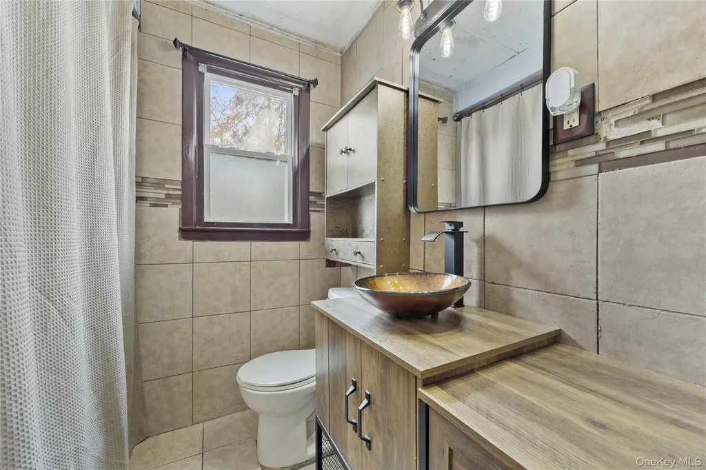 7 East Court Bethpage NY 11714