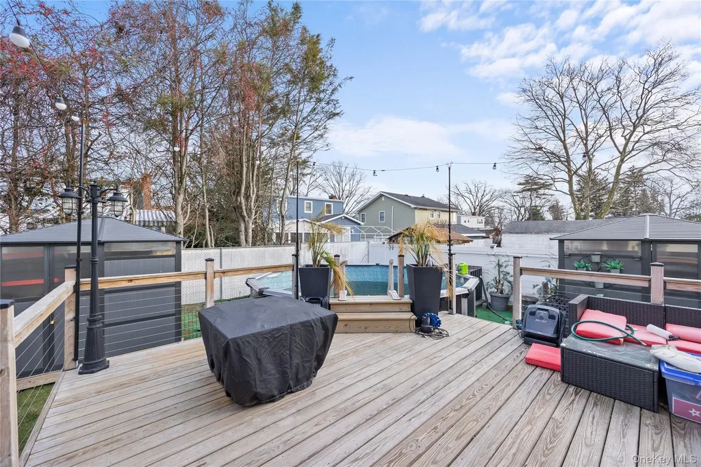 7 East Court Bethpage NY 11714