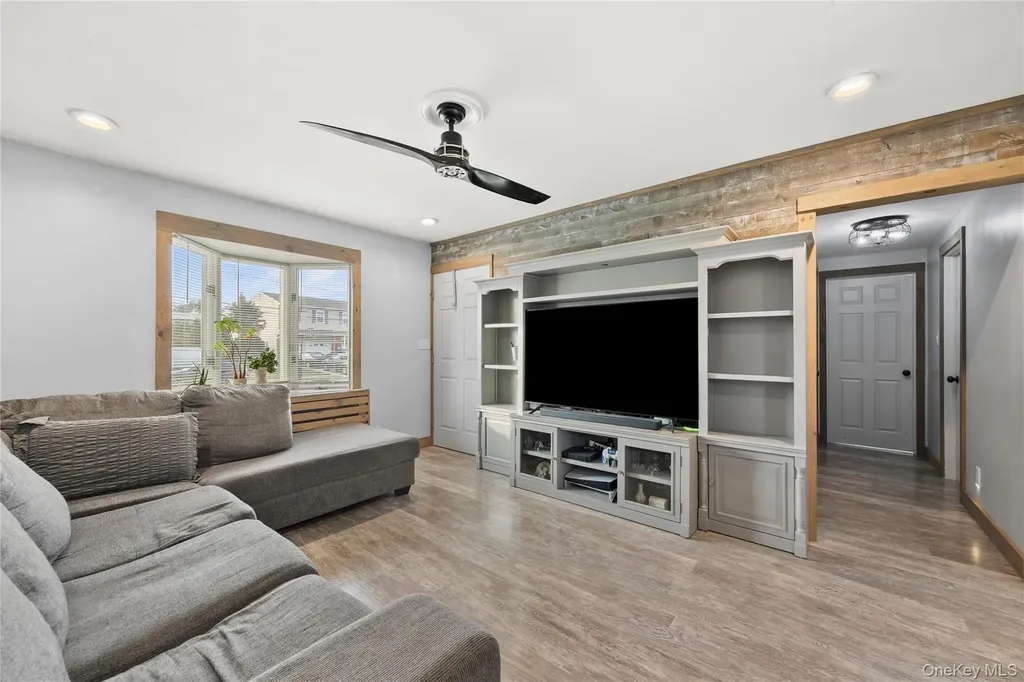 7 East Court Bethpage NY 11714