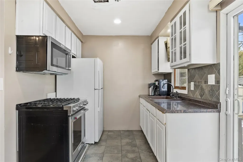 7 East Court Bethpage NY 11714