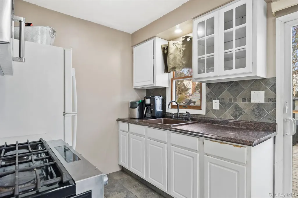 7 East Court Bethpage NY 11714
