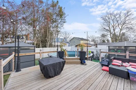 7 East Court Bethpage NY 11714