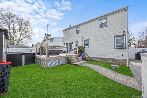 7 East Court Bethpage NY 11714