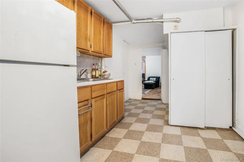 904 E 54th Street Brooklyn NY 11234