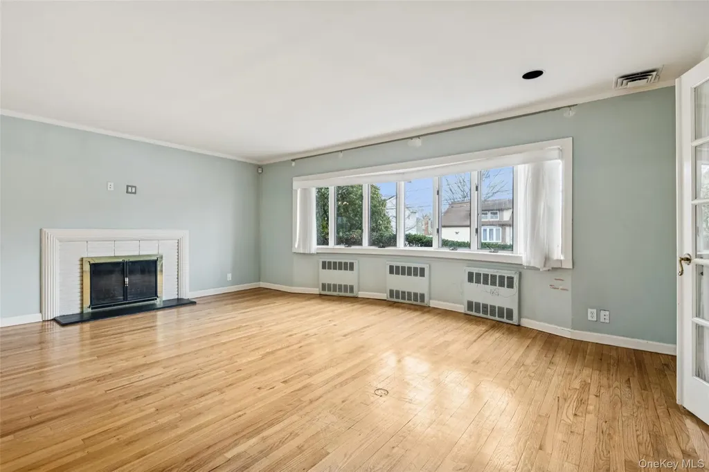 15 Baylis Place Lynbrook NY 11563