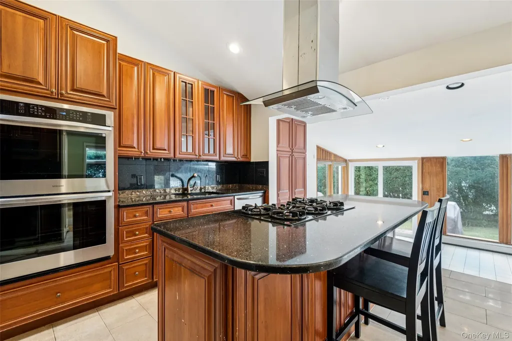 15 Baylis Place Lynbrook NY 11563