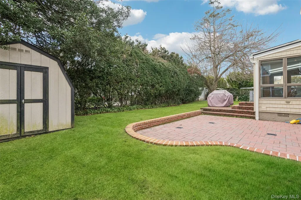 15 Baylis Place Lynbrook NY 11563