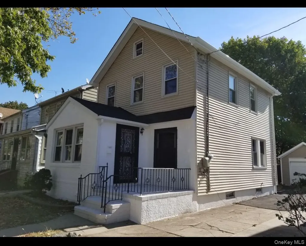 19022 111th Road Saint Albans NY 11412