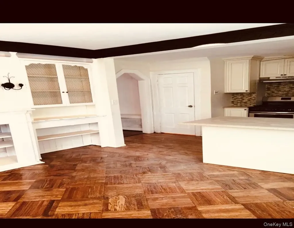 19022 111th Road Saint Albans NY 11412