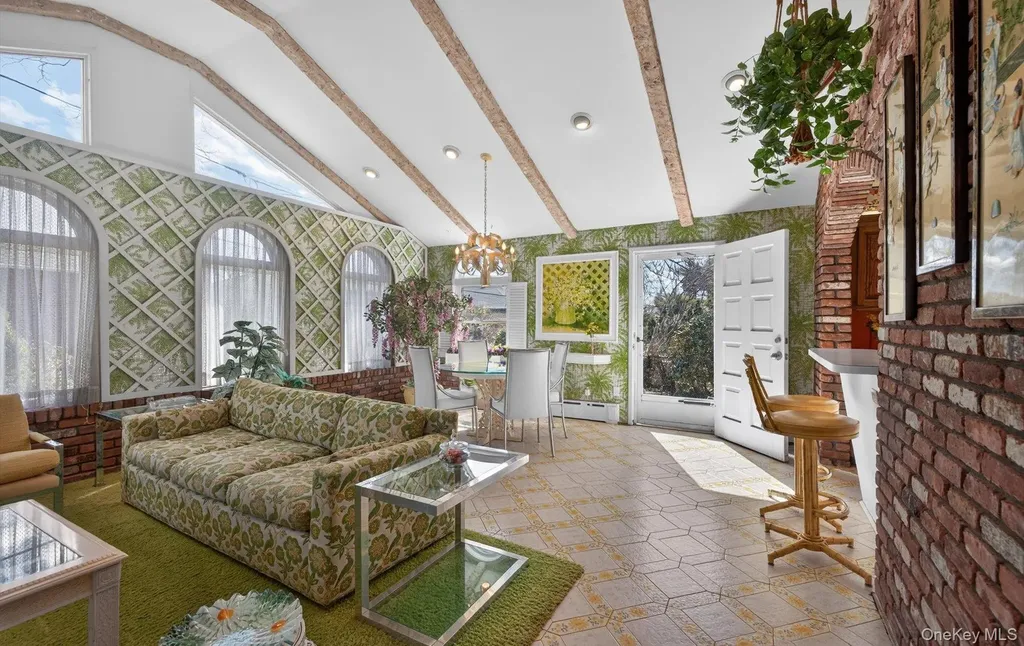 7 Carling Drive New Hyde Park NY 11040