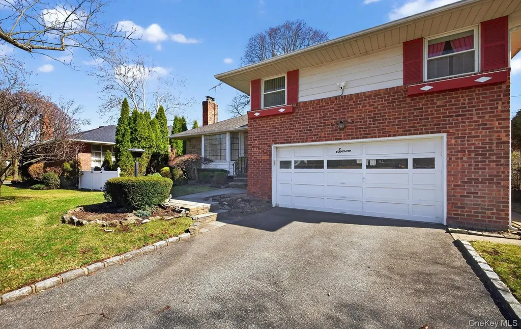 7 Carling Drive New Hyde Park NY 11040