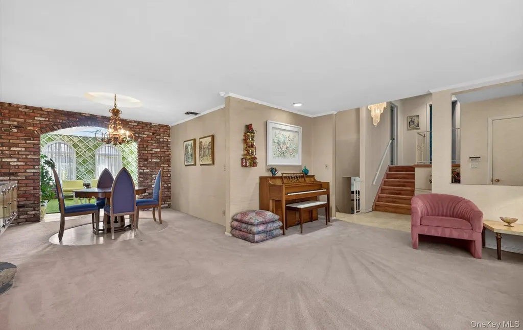 7 Carling Drive New Hyde Park NY 11040