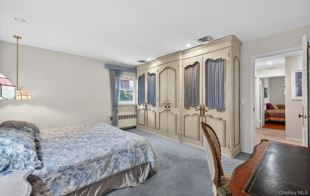 7 Carling Drive New Hyde Park NY 11040
