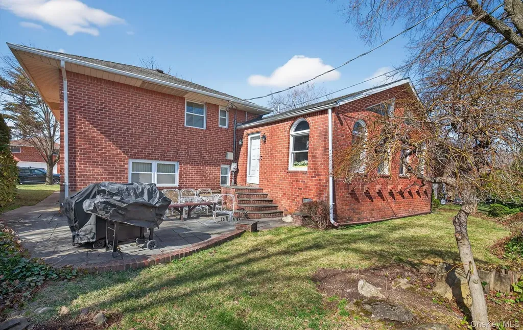 7 Carling Drive New Hyde Park NY 11040