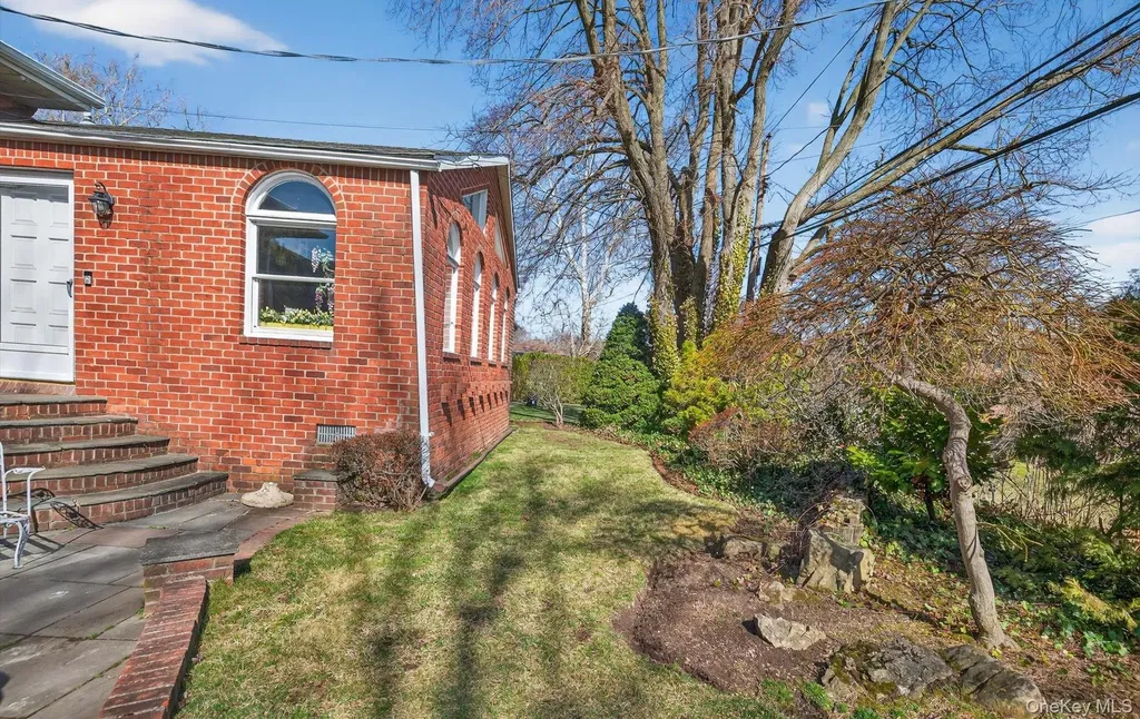 7 Carling Drive New Hyde Park NY 11040