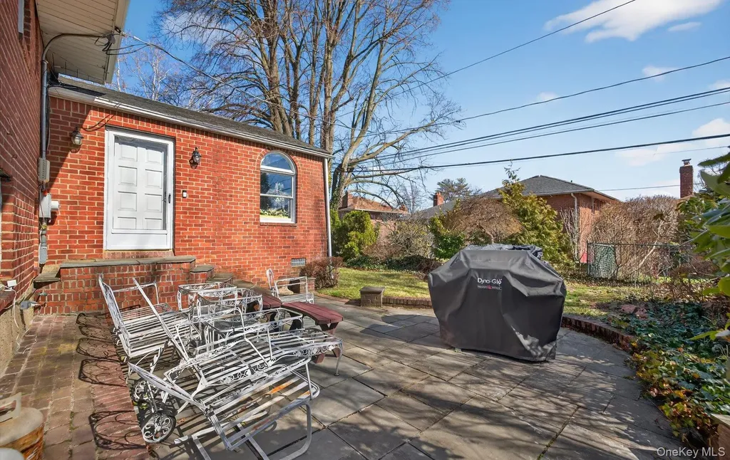 7 Carling Drive New Hyde Park NY 11040