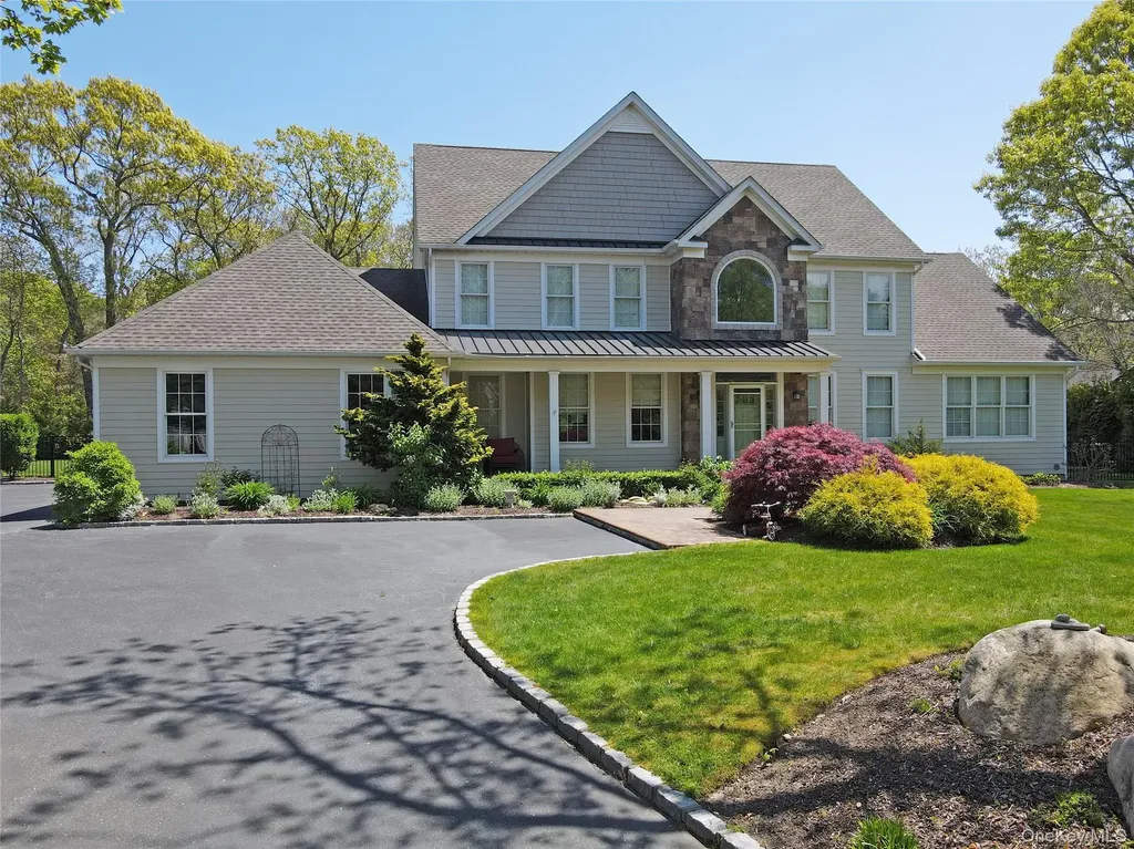 103 Silver Beech Lane Calverton NY 11933