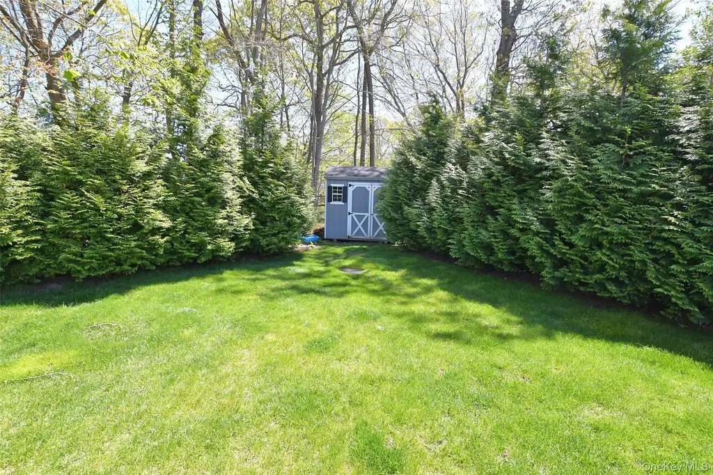 103 Silver Beech Lane Calverton NY 11933