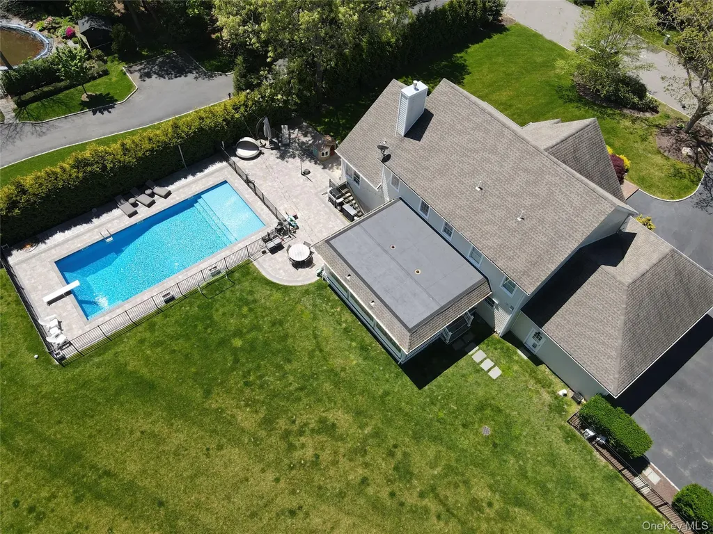 103 Silver Beech Lane Calverton NY 11933