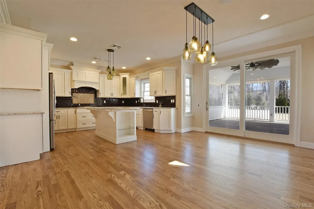 103 Silver Beech Lane Calverton NY 11933