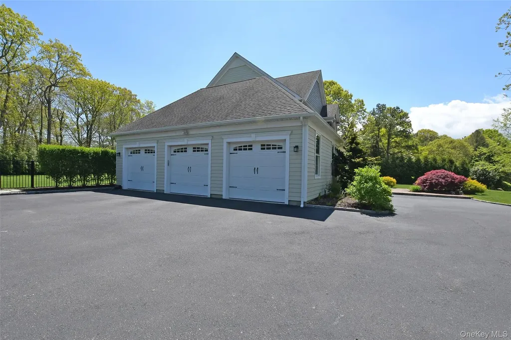 103 Silver Beech Lane Calverton NY 11933