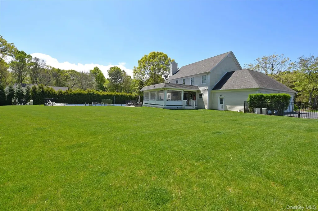 103 Silver Beech Lane Calverton NY 11933