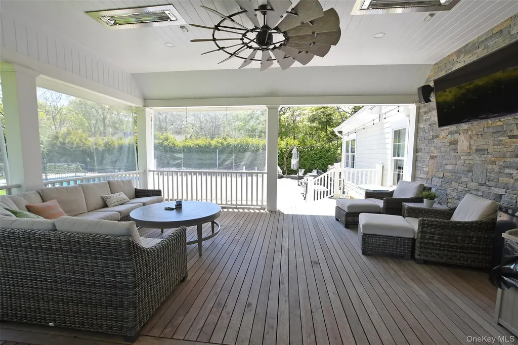 103 Silver Beech Lane Calverton NY 11933